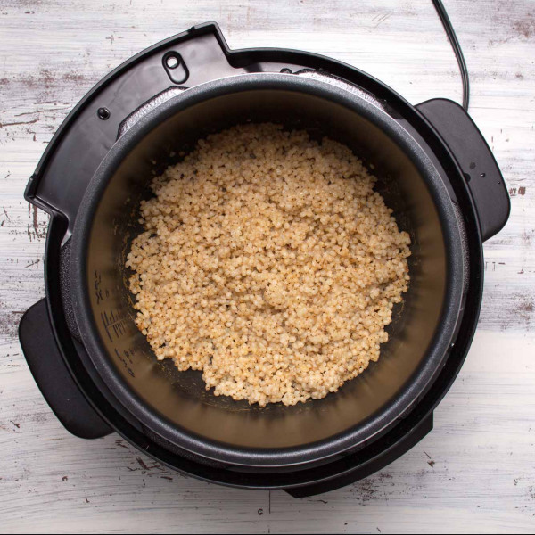 Sorghum in pressure cooker